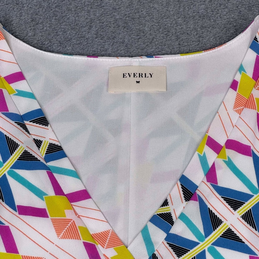 Everly Shift Dress Womens Small Lined V-Neck‎ Geometrical Pattern Short Sleeve - Picture 2 of 8